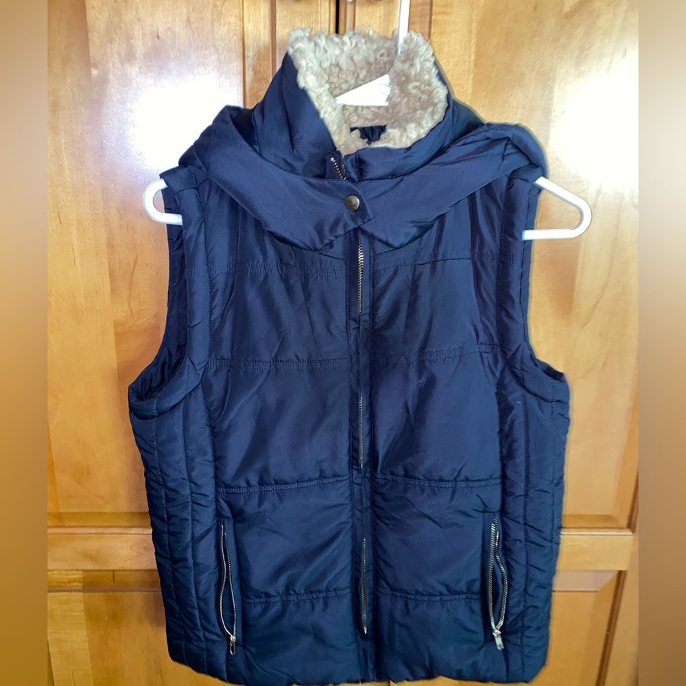 Puffer Vest - Navy Blue w/Sherpa Lined Hood. By Be Cool. Size Women's Medium
